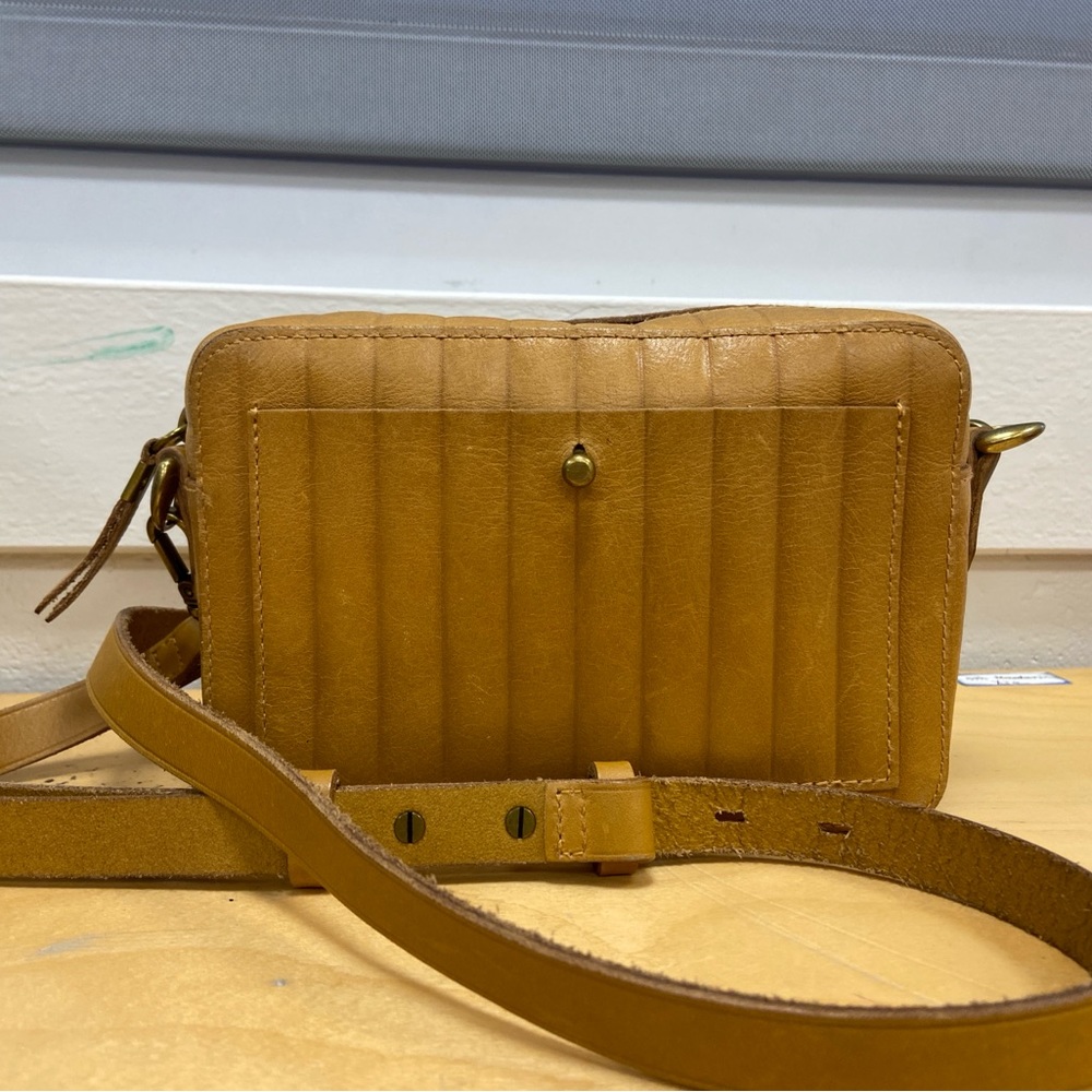 Madewell Transport Crossbody Camera Bag bubble Pleat Edition Golden Oak